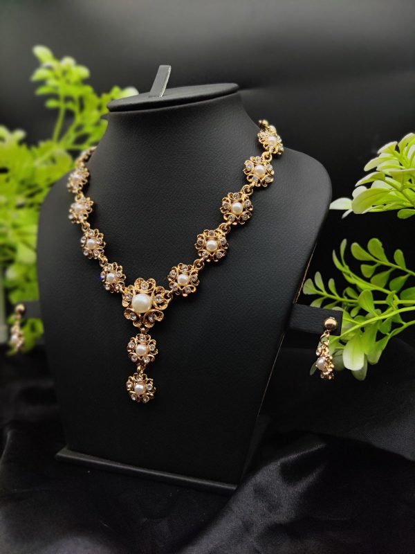 Imported Majestic Pearl Flower Necklace Set – Premium Artificial Jewelry for Girls & Women