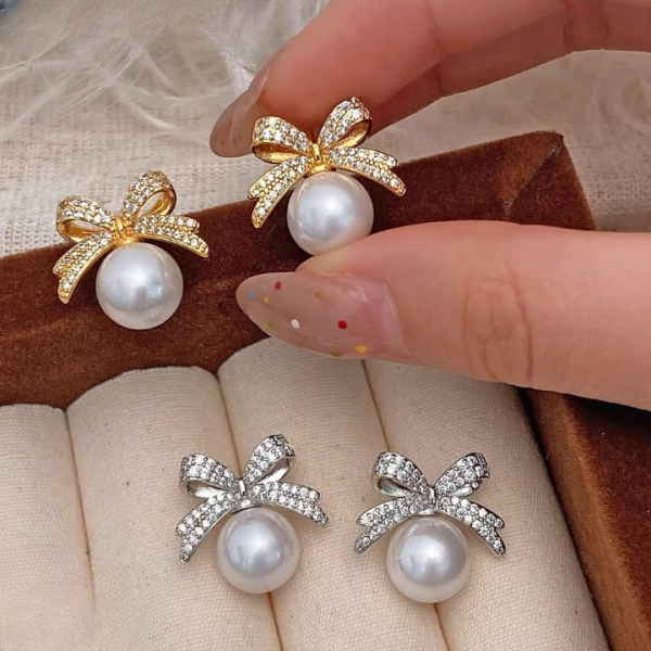 "Bow Sparkle Diamond Pearl Stud Earrings – Elegant Jewelry Gift for Women"