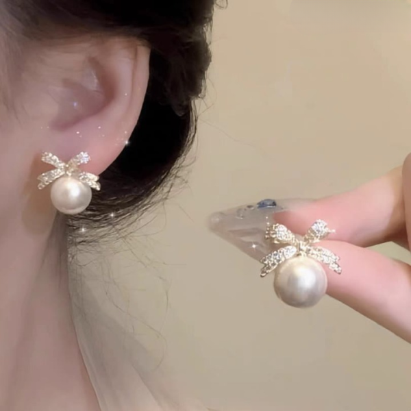 "Bow Sparkle Diamond Pearl Stud Earrings – Elegant Jewelry Gift for Women"
