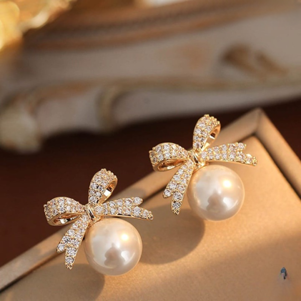 "Bow Sparkle Diamond Pearl Stud Earrings – Elegant Jewelry Gift for Women"
