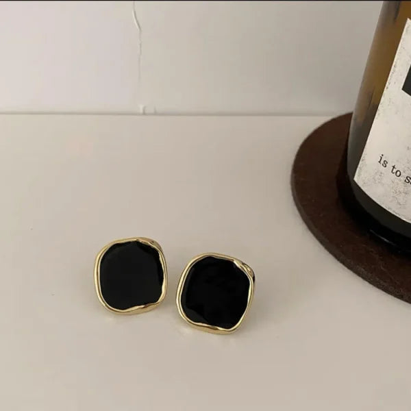 Elegant Black & Gold Square Stud Earrings – Minimalist Retro Charm