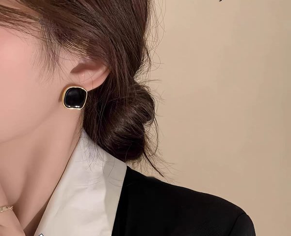Elegant Black & Gold Square Stud Earrings – Minimalist Retro Charm