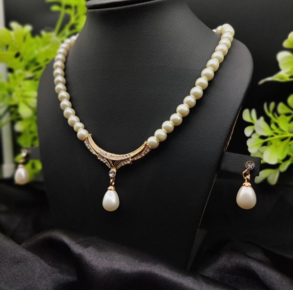 Elegant Gold-Plated Pearl Necklace Set with Teardrop Pendant & Matching Earrings