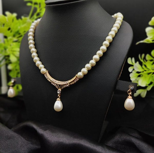 Elegant Gold-Plated Pearl Necklace Set with Teardrop Pendant & Matching Earrings