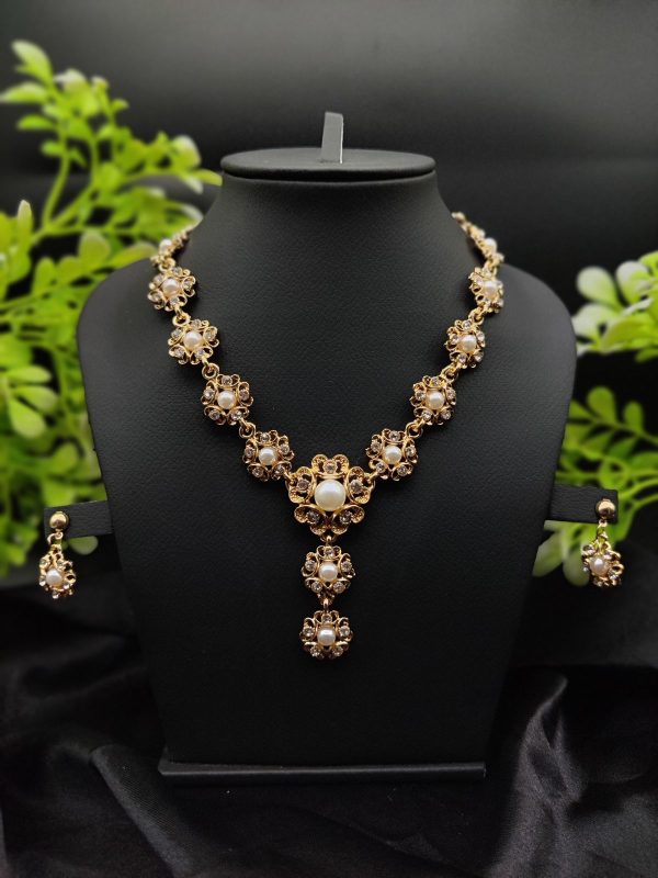 Imported Majestic Pearl Flower Necklace Set – Premium Artificial Jewelry for Girls & Women